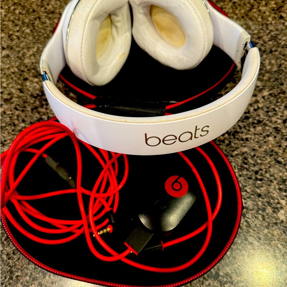 BEATS studio 2 wireless headphones